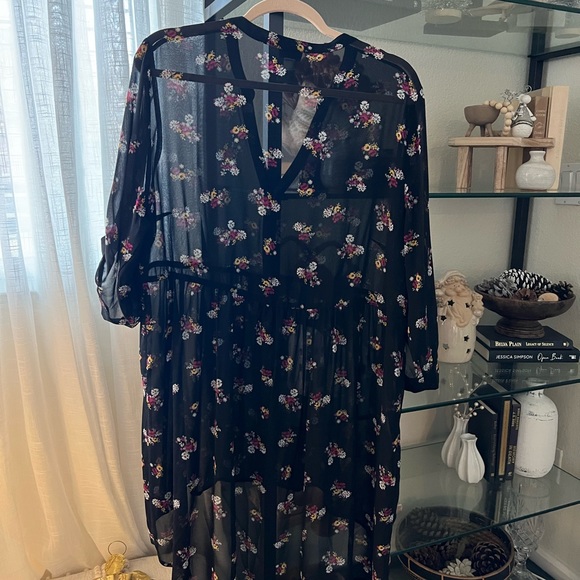 Torrid hi low tunic top size 1 - Picture 3 of 9